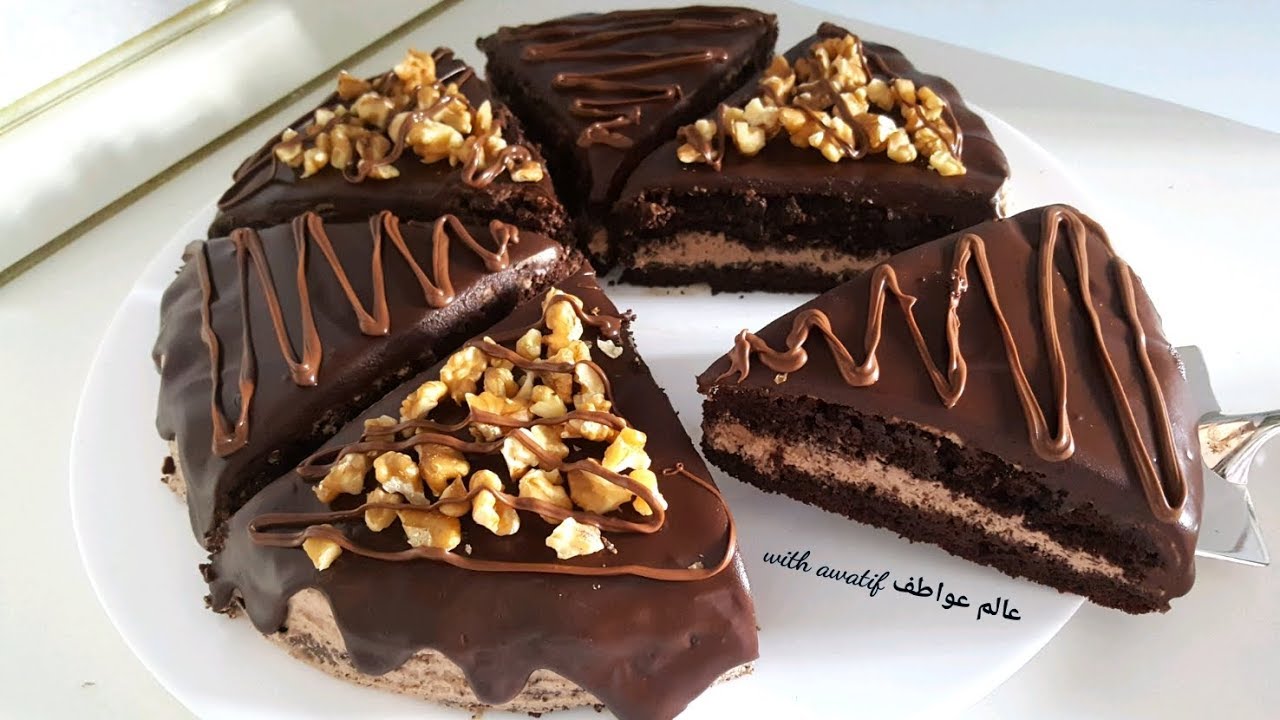 كيك الكاكاو طبقات بالكريمة في قمة الروعة