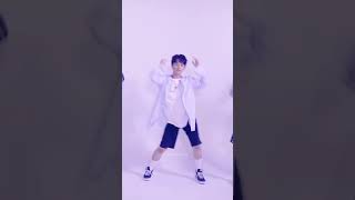 baby minho dancing to miss a 😭💖 ft. ending fairy seungmin #skz #stay #straykids #kpop #leeknow #lino Resimi