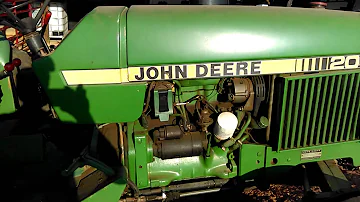 Kolik koní má traktor John Deere 2040?