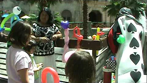 Ella and Clara at Gaylord Hotel