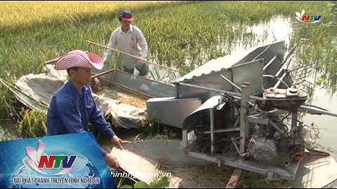 Người chế tạo máy gặt lúa vùng sình lầy, ngập nước