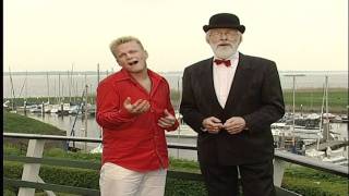 Video thumbnail of "Wesley & Vader Abraham - Het Moederlied"