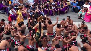 Download lagu Full Vidio Keseruan Tari Kecak & Fire Dance @ Pura Uluwatu Ditemani Sunset Diatas Tebing & Laut
