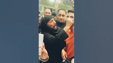 ال ياخذ سيلفي مع ابو درع يتحمل شقااه 
