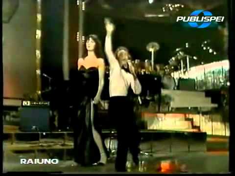 Sanremo 1980 - Roberto Benigni bacia Olimpia Carrisi
