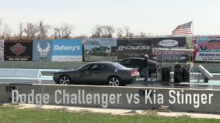 Dodge Challenger vs Kia Stinger Drag Race