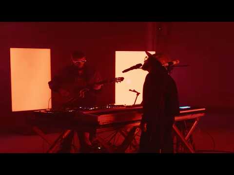 Avi Snow & Zeeba (Live)