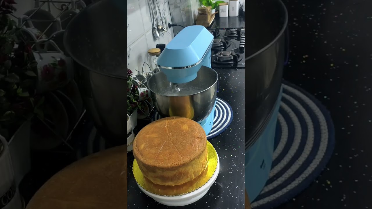 كيكه اسفنجيه قياس ٢٠ والتزين بالكريمه بطريقه سهله وسريعه 🍰🥞🥧🍰