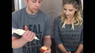Sarah Michelle Gellar Frosting Cupcakes Tutorial! With the Showboys
