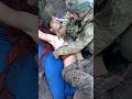 Азербайджанские военные оказывают первую помощь раненому армянскому солдату