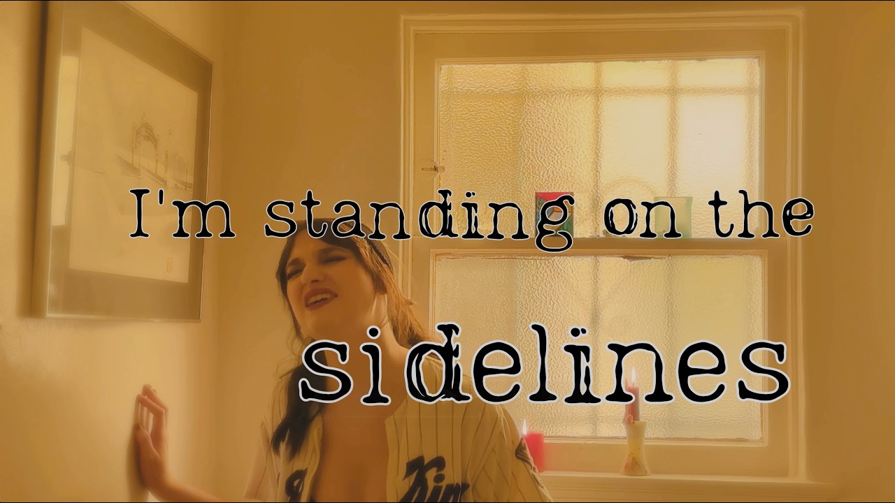 Mira Lua - Sidelines (Official Lyric Video) en YouTube Mira Lua - Sidelines (Official Lyric Video) en YouTube