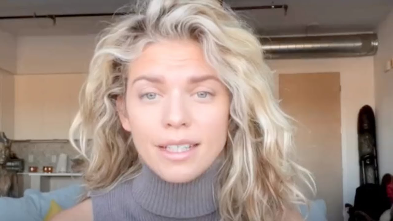 AnnaLynne McCord Directs Poem At Vladimir Putin - YouTube