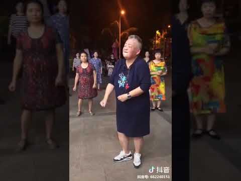Зажигательный танец китайской бабушки. Музыка : https://youtu.be/0O89gZhn2wo