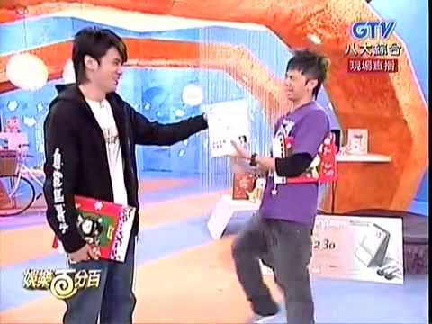 [爆笑影片] 娛樂百分百 2006-12-18 part 1 - 小豬送小鬼木村的寫真集