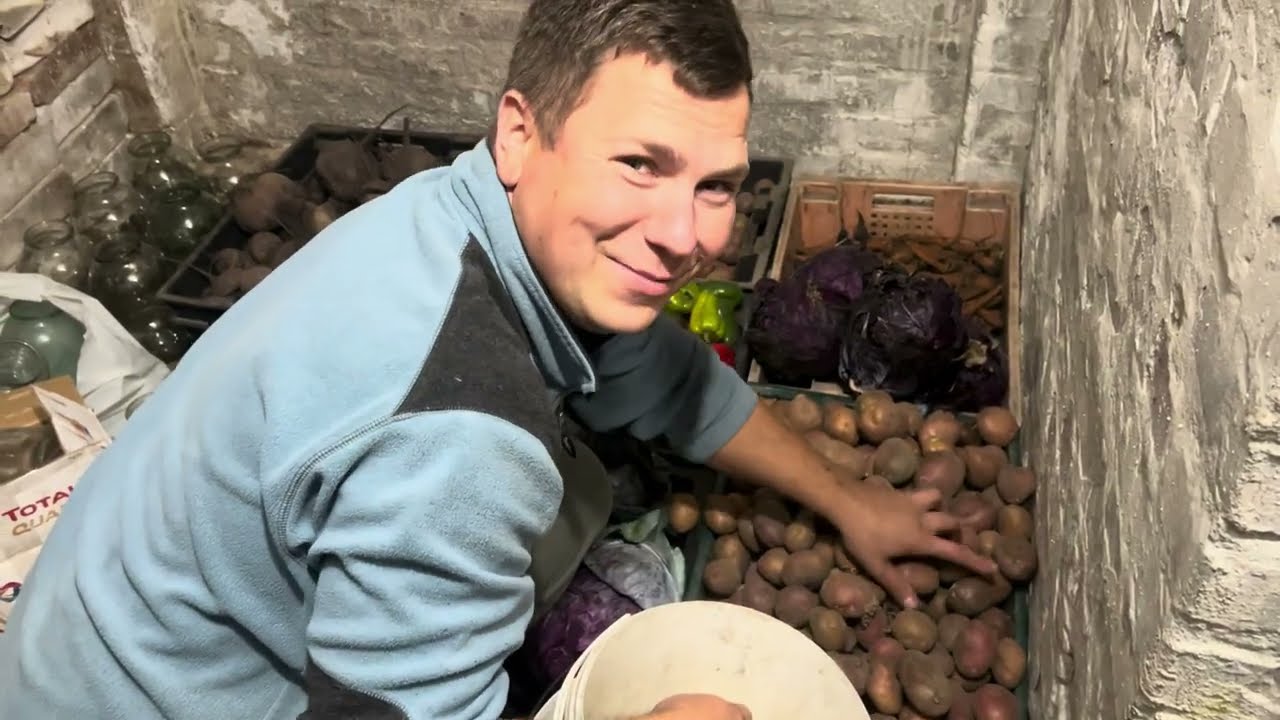 Запаси у погребі- то діло святе!!! І випити і закусити)))