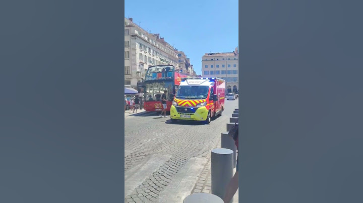 Rettungswagen in Marseille auf Einsatzfahrt 🚨
