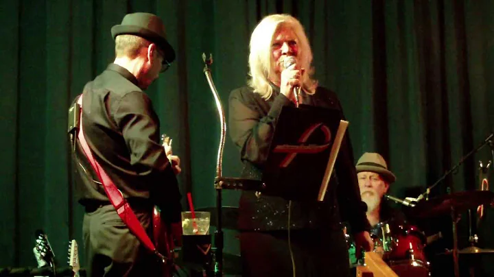 Mary Thomason sings with Plumb Loco