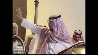 الأمير فيصل بن عبدالرحمن يودع شقيقه  سعود بن عبدالرحمن بن عبدالعزيزعند باب مقبرة العدل بمكة المكرمة