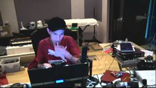 Deadmau5 producing at home a new song (Superliminal) live streaming in his new studio! 27 April 2012