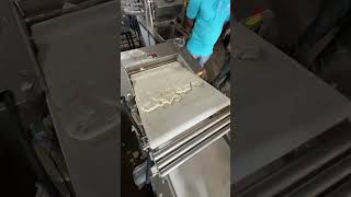 Perfect Dough Sheets – Smooth Finish, Uniform Thickness!” ⚙️📏🔥 #sheetermachine