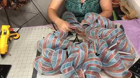 How to make a Pouf/Poof style Wreath