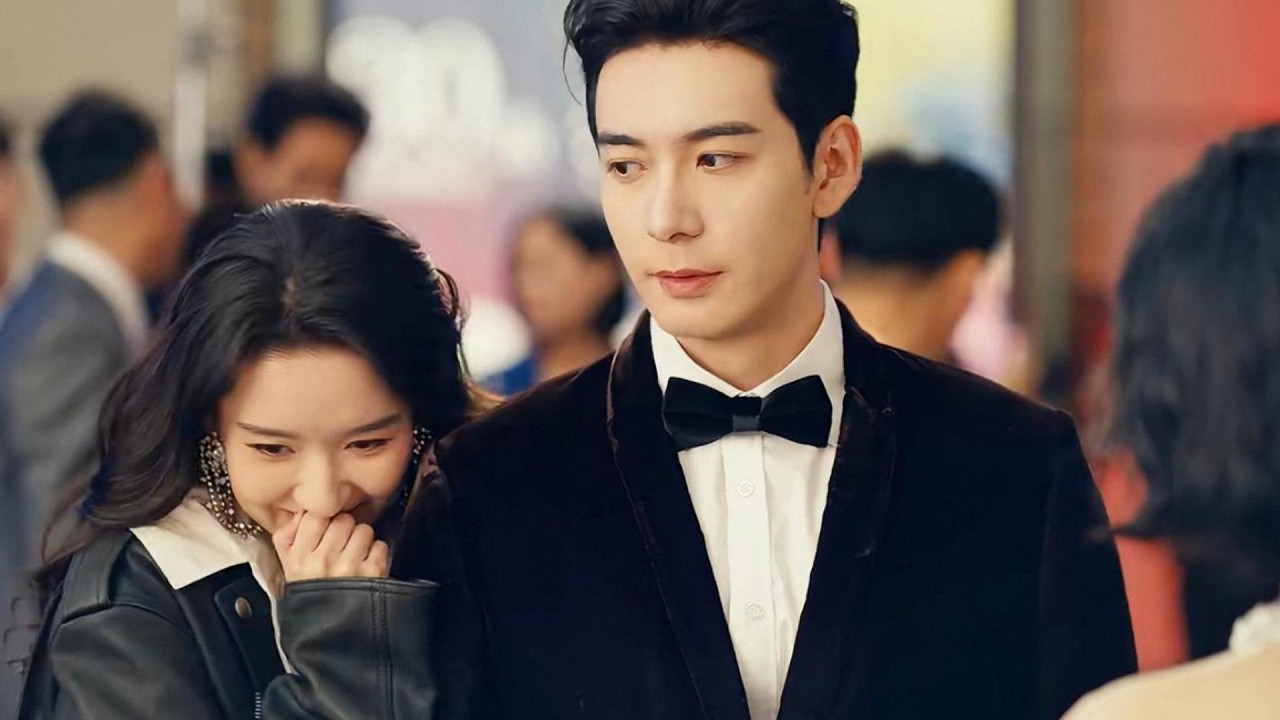 Лукавая девушка не отпускает CEO, но Золушка мгновенно превращается в королеву драмы, чтобы спасти