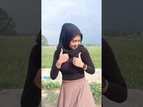 Tiktok Viral Cewek hijab kaos ketat