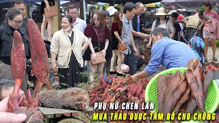 Du khách khắp nơi chen lấn mua Dược Liệu Rừng tại chợ phiên Bắc Hà đông nhất Tây Bắc bất kể Nắng Mưa