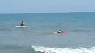 Quicorras surfeando con 6 años y 5 meses