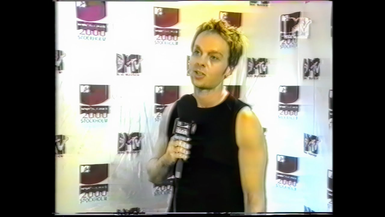 Savage Garden - Darren at MTV Europe Music Awards 2000 - on the red carpet and presenting an award