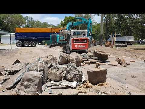 Beachmere - day 2 demolitions