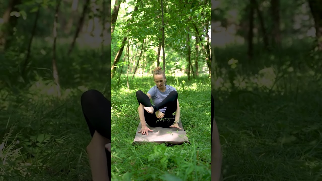 Forest Yoga: Beautiful Girl's Incredible Poses 