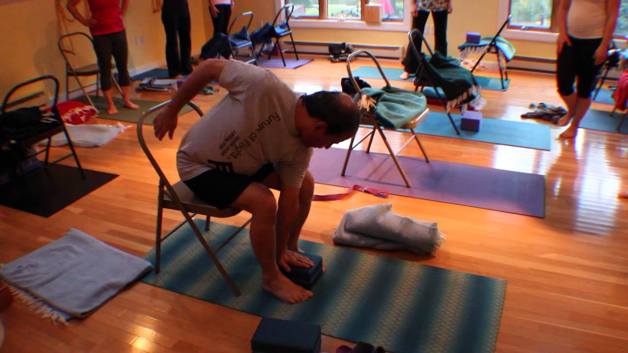 Sri Arun H.S. demonstrating a chair variation of Pasasana