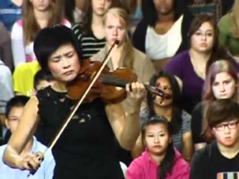 Jennifer Koh playing for First Ladies Obama and Kim