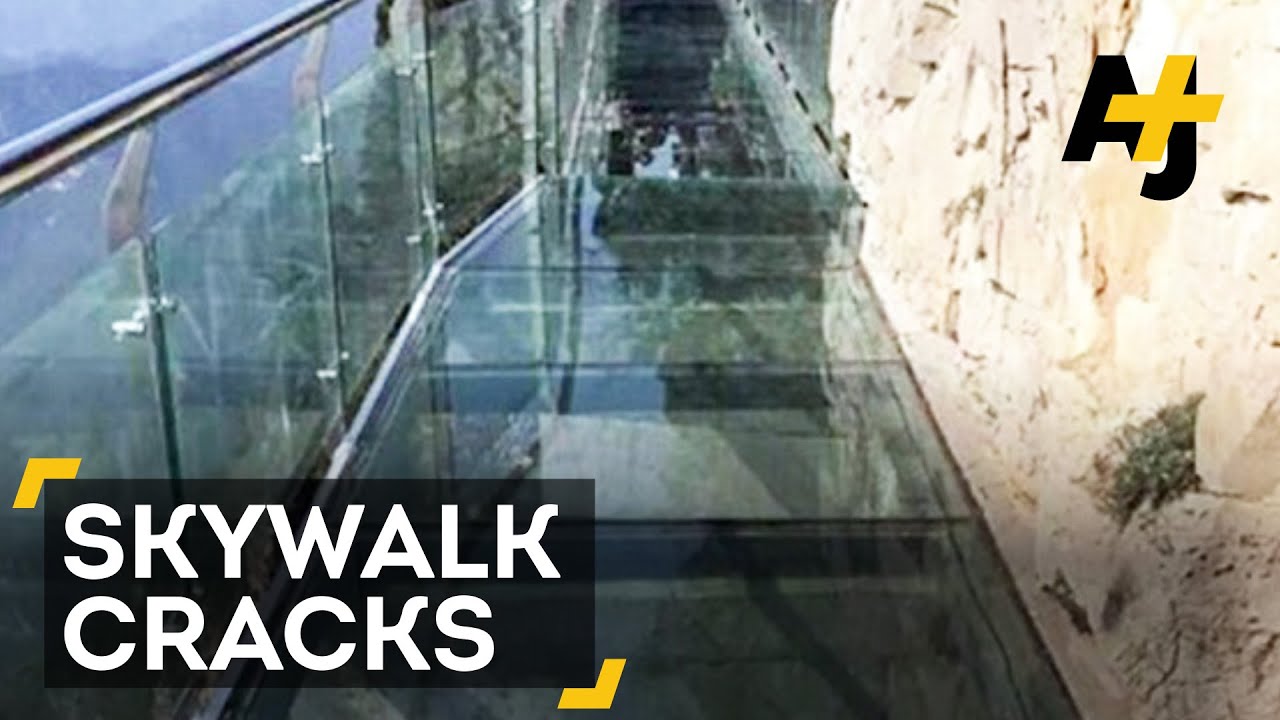 Tourists Scream As Glass Skywalk In China Cracks | Doovi