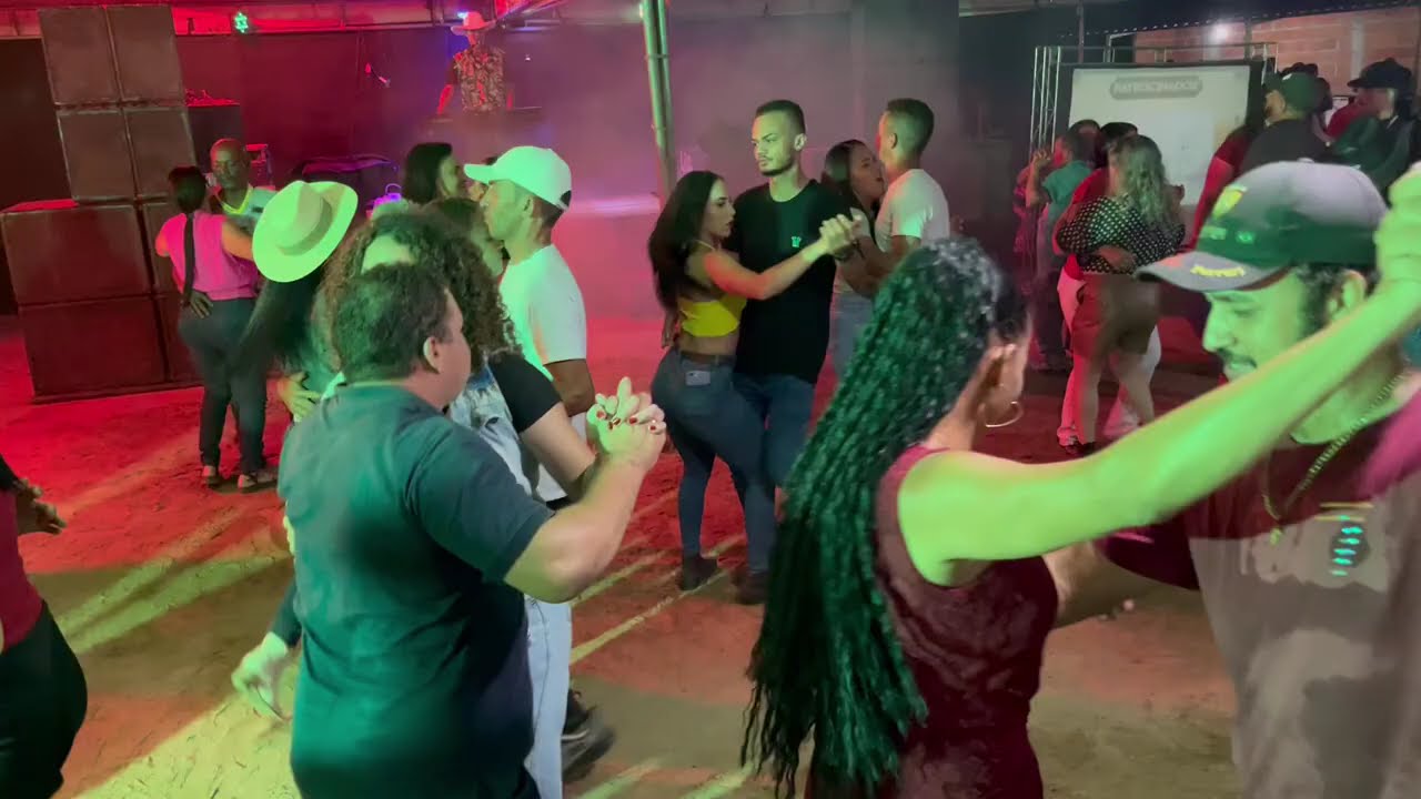 Vamos curtir mais um grande forró com o Zezé do arrocha /