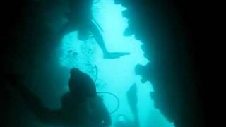 Koh Phi Phi - snake caves.wmv