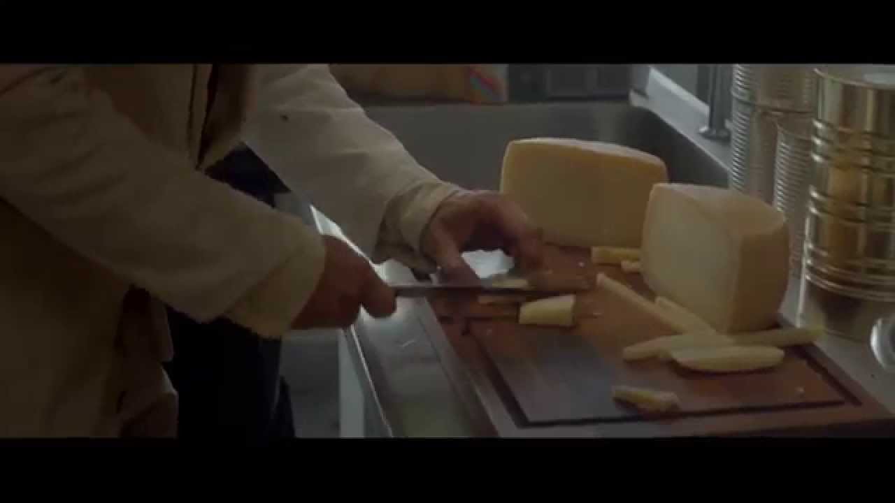 MEN & CHICKEN | Clip | "Die Käseplatte"