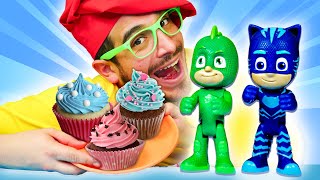 ¡Los PJ Masks cocinan un pastel de fruta! Cocina para niños. Vídeos de juguetes Héroes en Pijama.