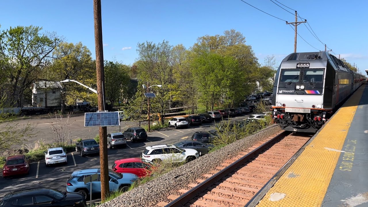 NJ Transit Raritan Valley Line + CSX Freight + NS Freight Trains At