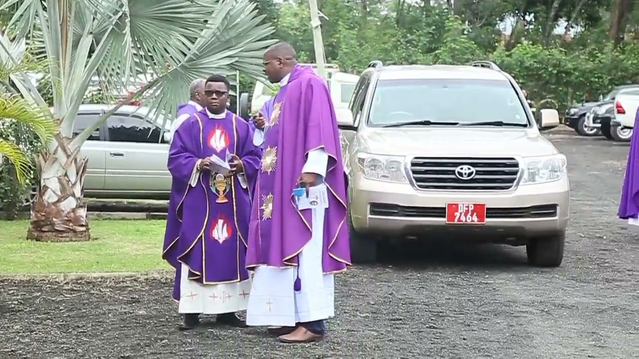 Maadamano ya Misa Takatifu ya mazishi ya Padre peter Assenga Jimbo kuu la Arusha 