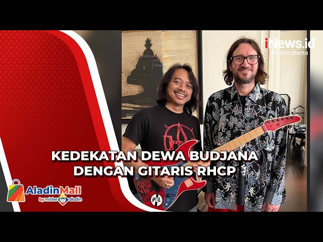 Momen Kebersamaan Dewa Budjana dengan Gitaris Red Hot Chili Peppers hingga Beri Oleh-Oleh Batik class=