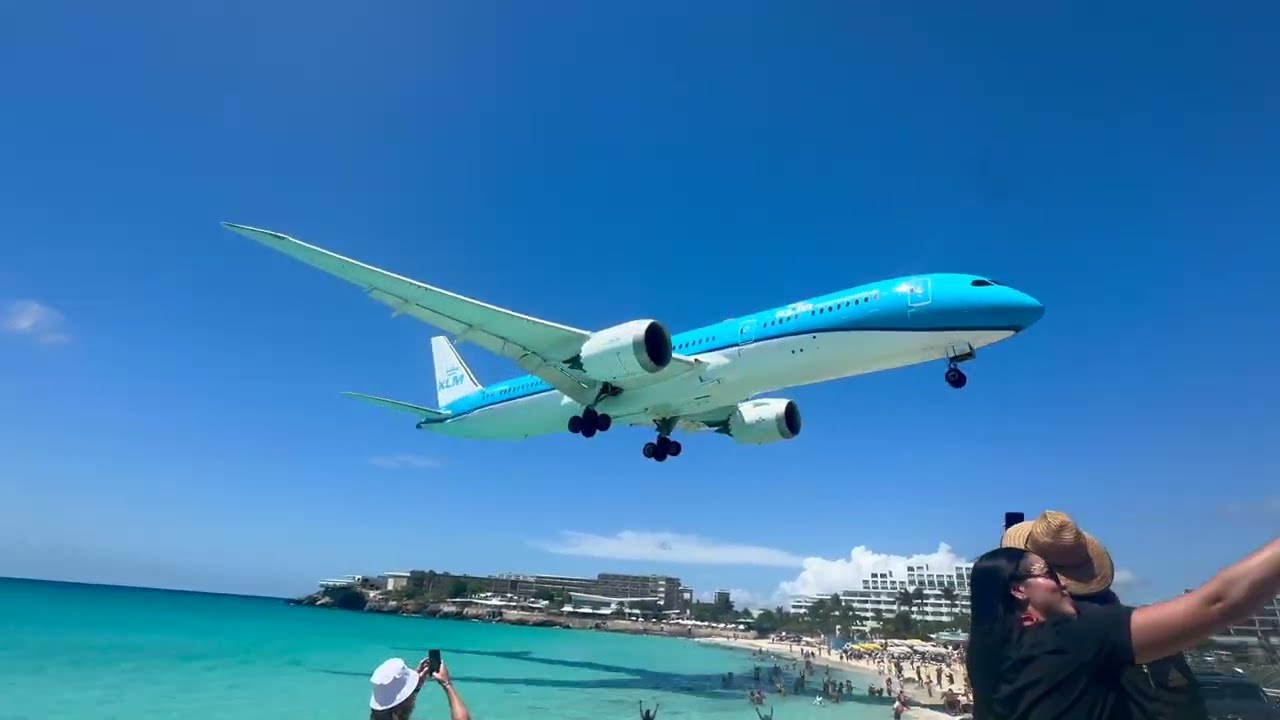 Thrilling Planespotting at Maho Beach, St.Marten