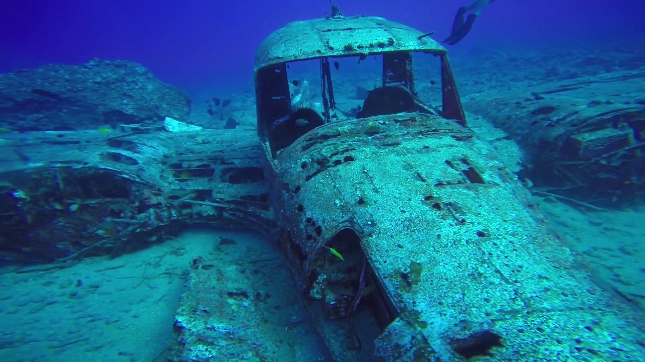 Scuba Diving Plane Wreck off Kona, Hawaii Airport