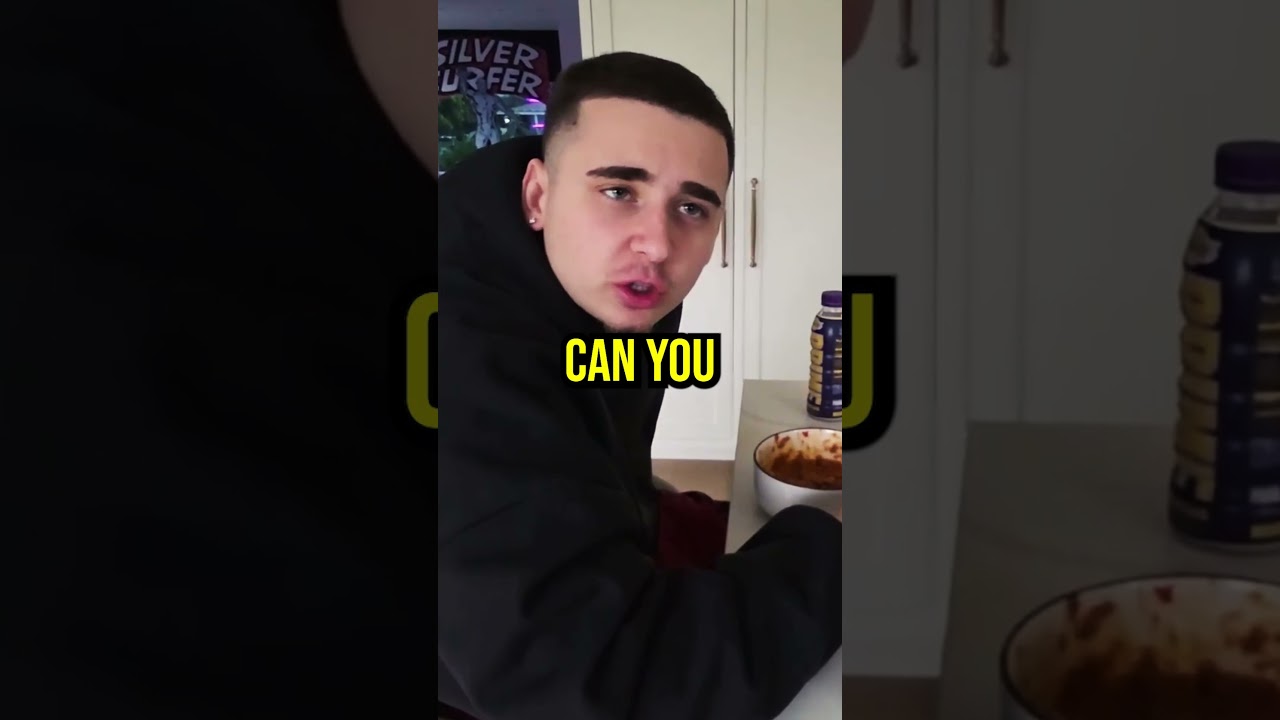 Лейси разоблачен своим оператором.