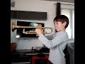 Alexis teste sa nouvelle trompette