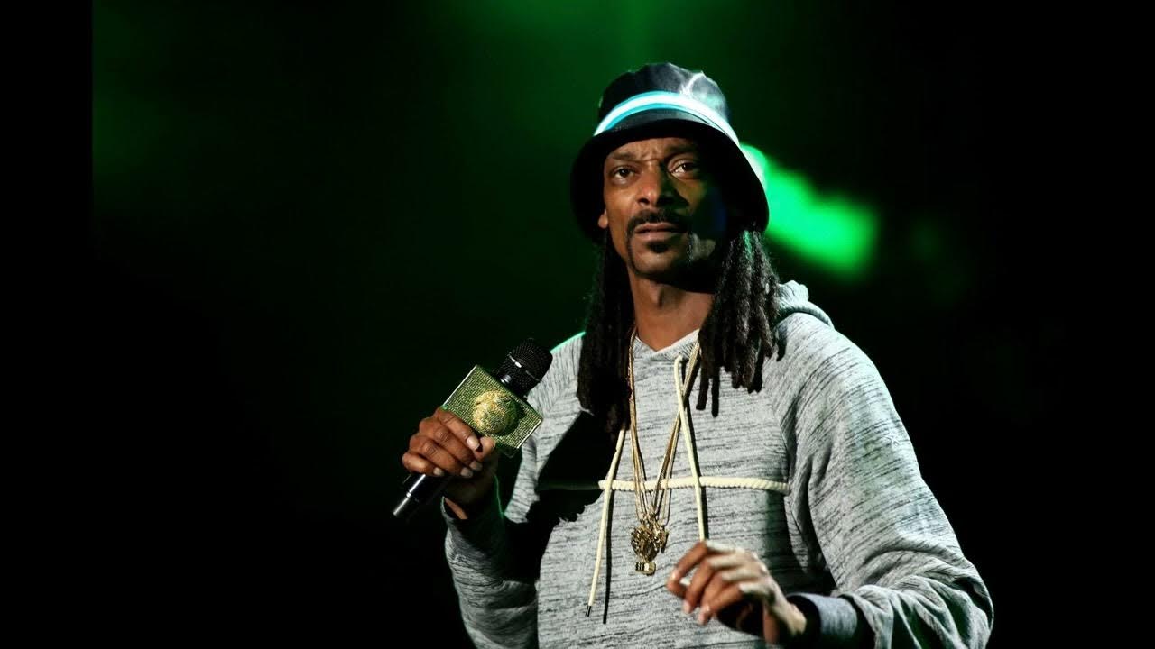 Snoopy dog. Snoop dogg 2022. Снуп дог обложка альбома. Снуп дог 2021. Снуп дог фото.