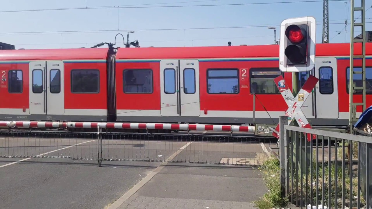 Bahnübergang Wiesbaden-Mainz-Kastel, Rheinufer // Railroad Crossing // Spoorwegovergang