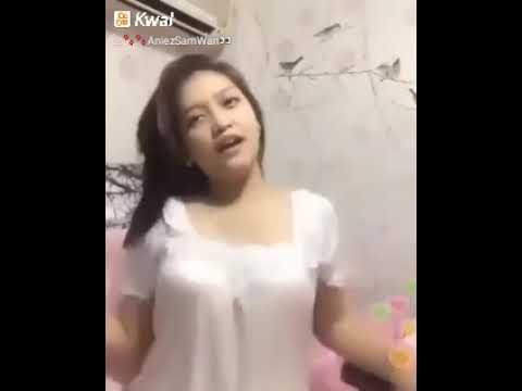 Telanjang di kamar kost