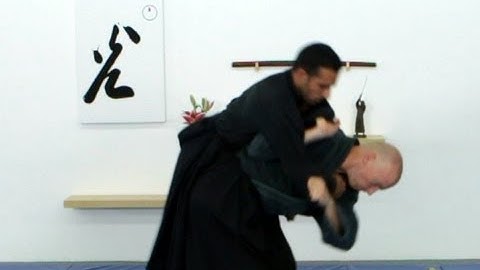 Morote seoe nage, basic Ninjutsu throw - technique for Akban wiki